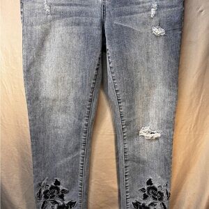 Celebrity Pink Distressed Skinny Ankle Jeans w Black Floral Embroidery Size 9/29